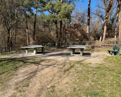 Tischtennisplatten auf dem Spielplatz Baumhaselring