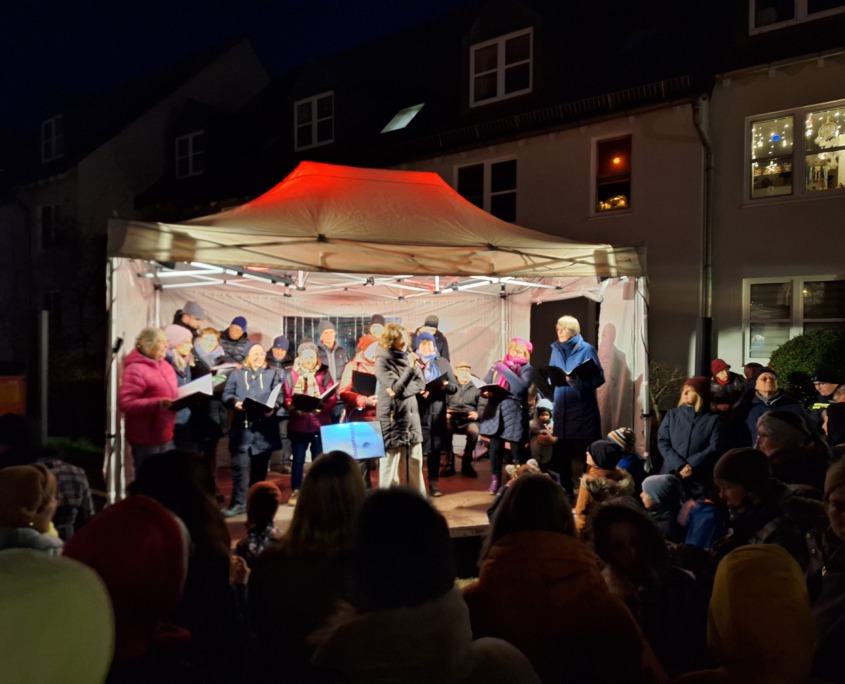 Weihnachtsmarkt-25-a Bühne Weihnachtsmarkt in Eiche